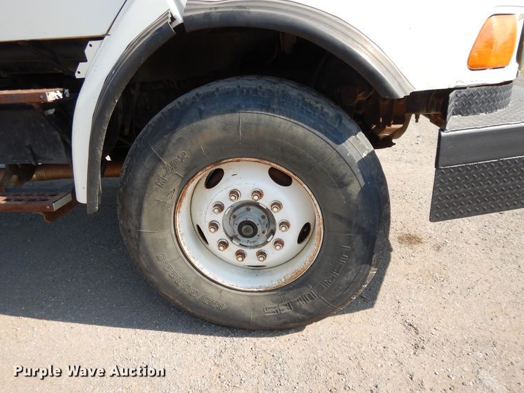 image for item DG7831 1998 Ford Louisville  flatbed truck