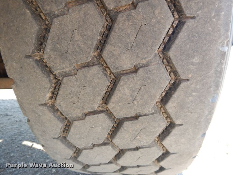 image for item DG7831 1998 Ford Louisville  flatbed truck