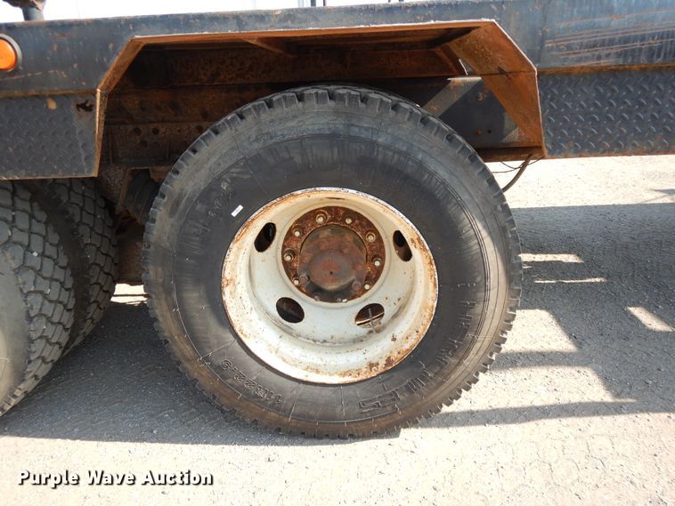 image for item DG7831 1998 Ford Louisville  flatbed truck