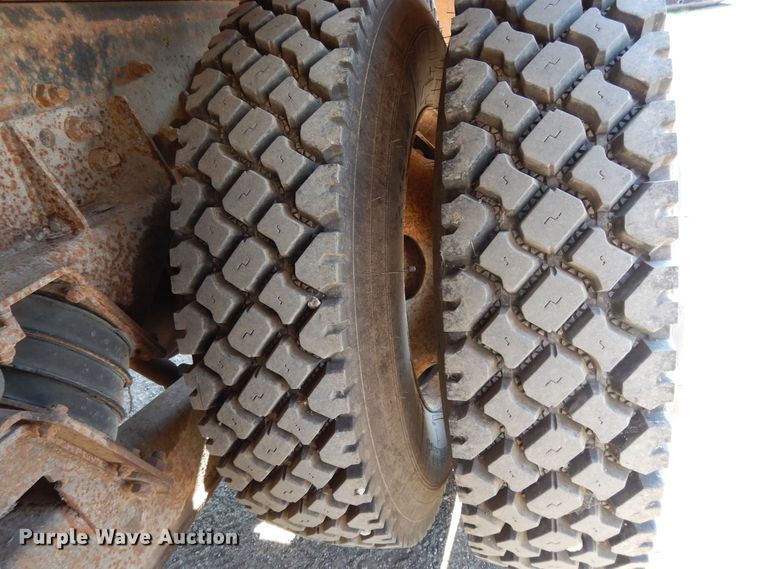 image for item DG7831 1998 Ford Louisville  flatbed truck