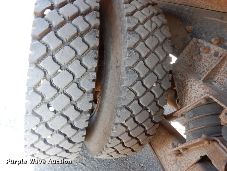 image for item DG7831 1998 Ford Louisville  flatbed truck