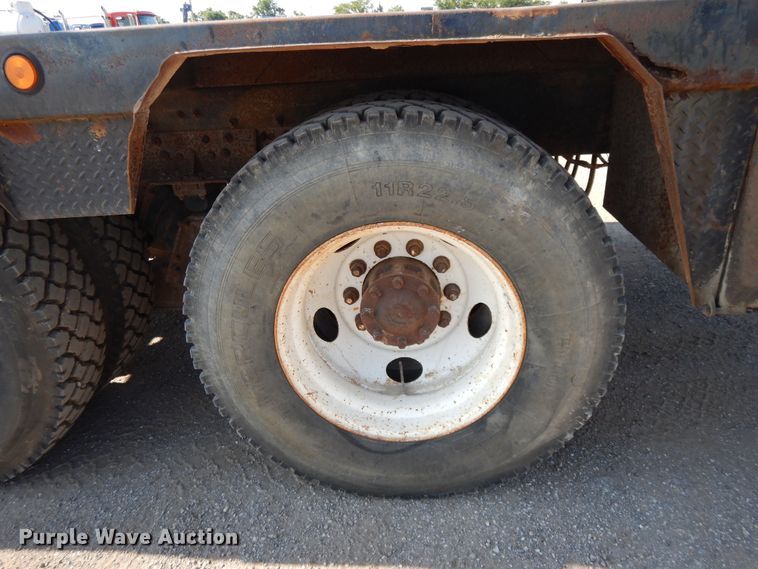 image for item DG7831 1998 Ford Louisville  flatbed truck