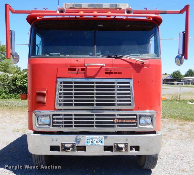 image for item DG8624 1990 International 9000 semi truck