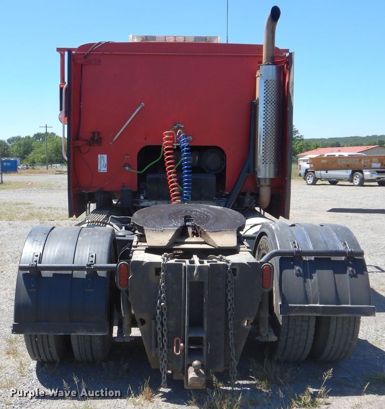 image for item DG8624 1990 International 9000 semi truck