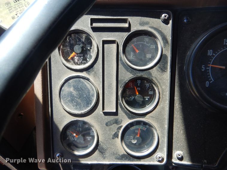 image for item DG8624 1990 International 9000 semi truck