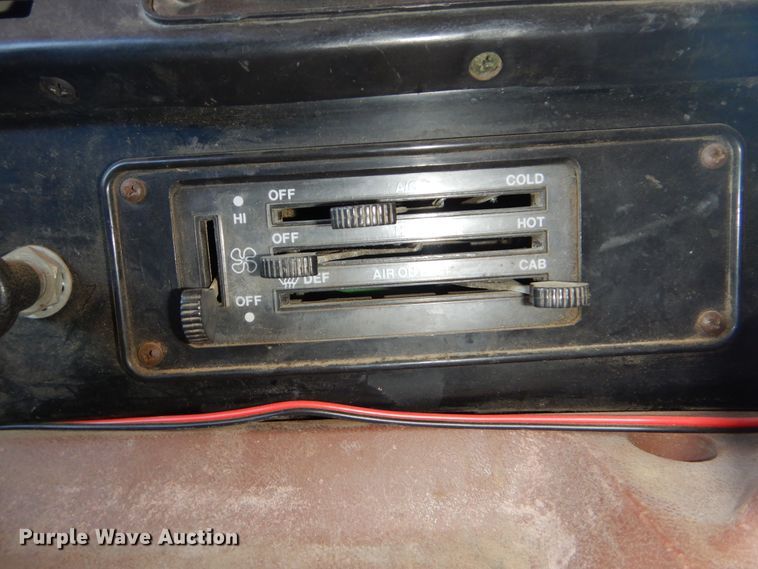 image for item DG8624 1990 International 9000 semi truck