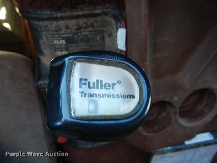 image for item DG8624 1990 International 9000 semi truck