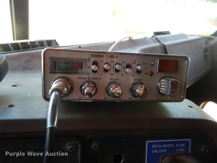 image for item DG8624 1990 International 9000 semi truck