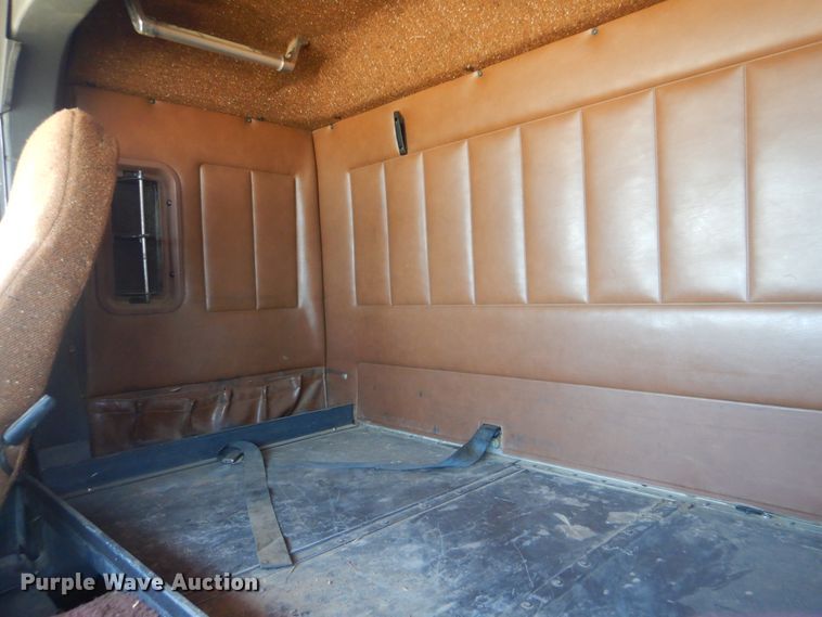 image for item DG8624 1990 International 9000 semi truck