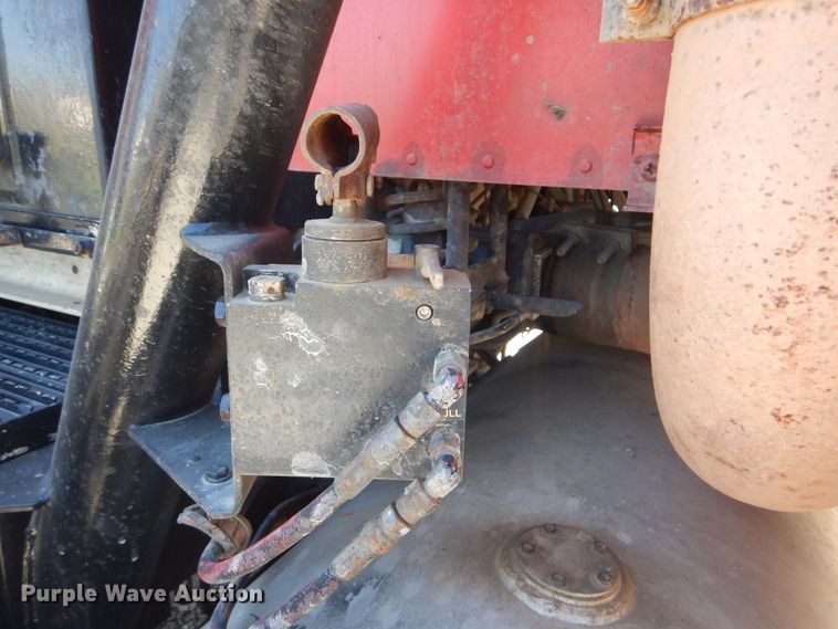 image for item DG8624 1990 International 9000 semi truck