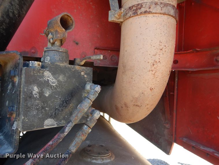 image for item DG8624 1990 International 9000 semi truck