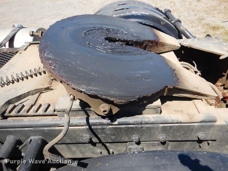 image for item DG8624 1990 International 9000 semi truck