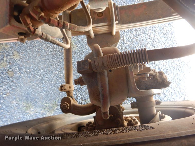 image for item DG8624 1990 International 9000 semi truck