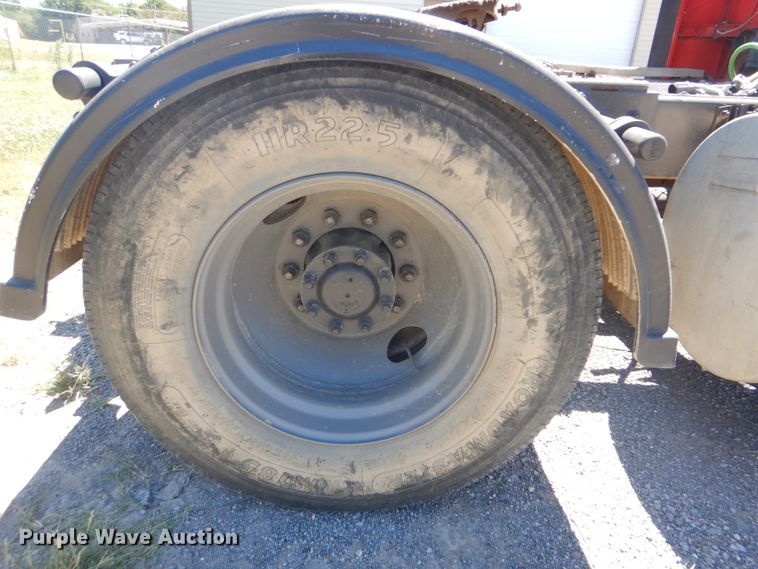 image for item DG8624 1990 International 9000 semi truck