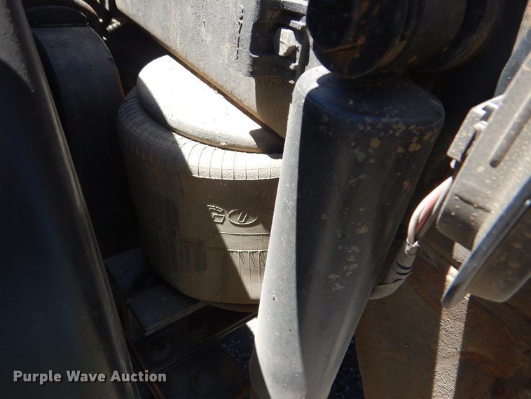 image for item DG8624 1990 International 9000 semi truck