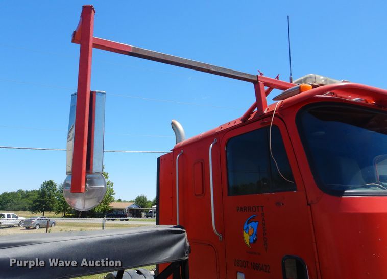 image for item DG8624 1990 International 9000 semi truck