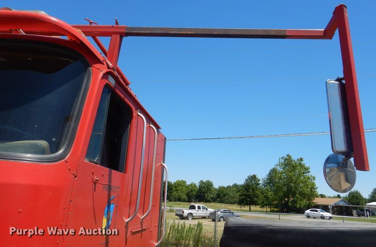 image for item DG8624 1990 International 9000 semi truck