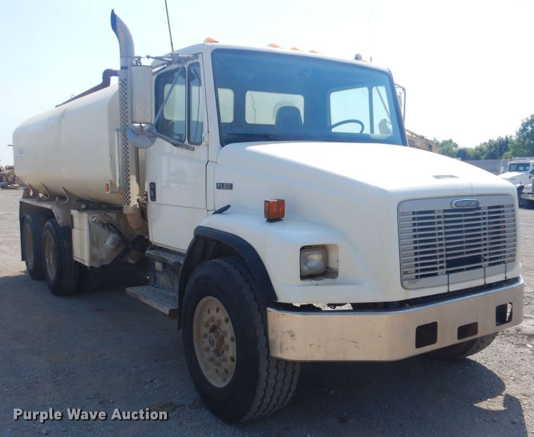 image for item DG8635 2000 Freightliner FL80  water truck