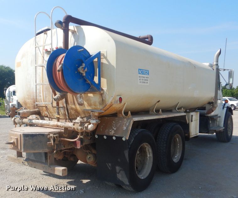 image for item DG8635 2000 Freightliner FL80  water truck