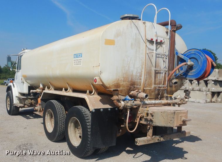 image for item DG8635 2000 Freightliner FL80  water truck