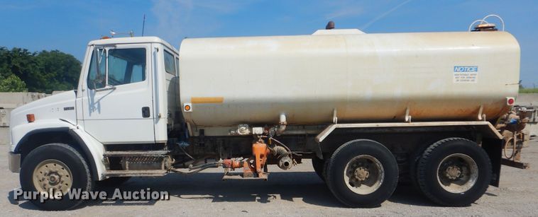 image for item DG8635 2000 Freightliner FL80  water truck