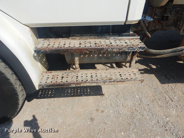 image for item DG8635 2000 Freightliner FL80  water truck