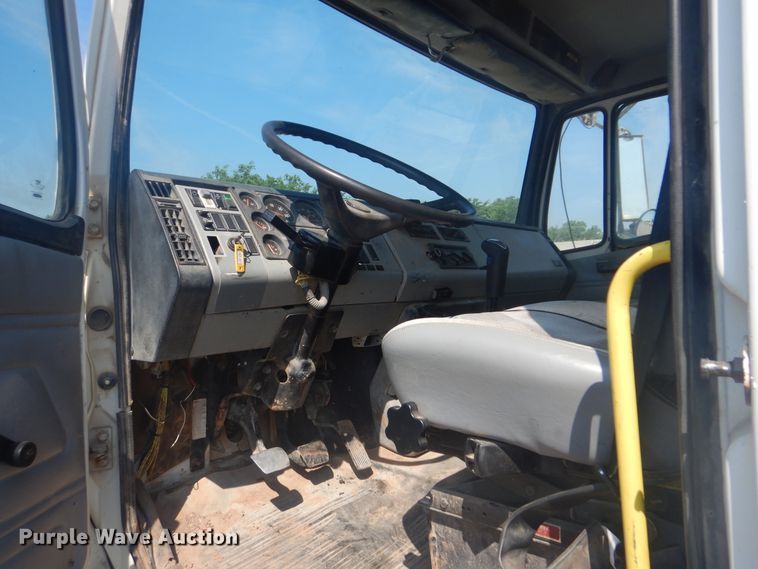 image for item DG8635 2000 Freightliner FL80  water truck