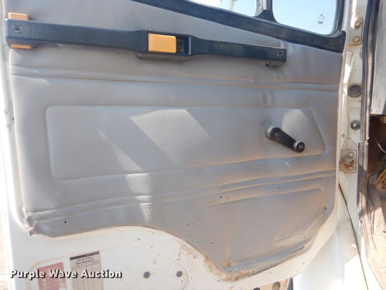 image for item DG8635 2000 Freightliner FL80  water truck