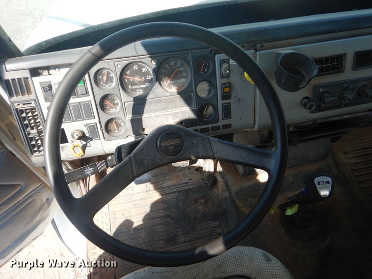 image for item DG8635 2000 Freightliner FL80  water truck