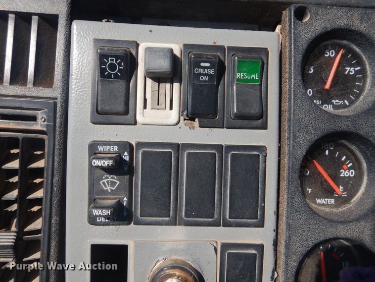 image for item DG8635 2000 Freightliner FL80  water truck