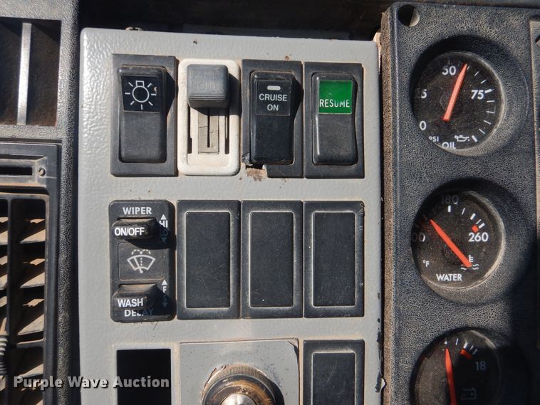 image for item DG8635 2000 Freightliner FL80  water truck