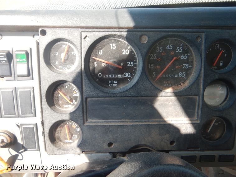 image for item DG8635 2000 Freightliner FL80  water truck