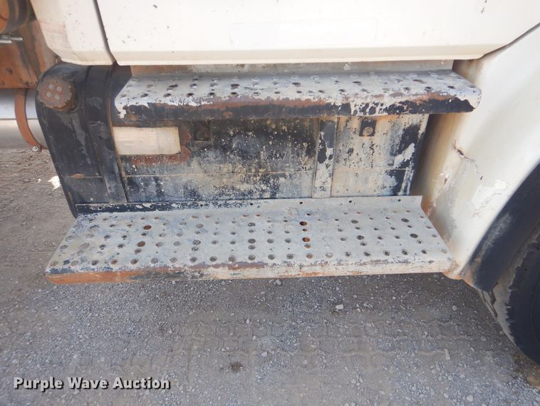 image for item DG8635 2000 Freightliner FL80  water truck