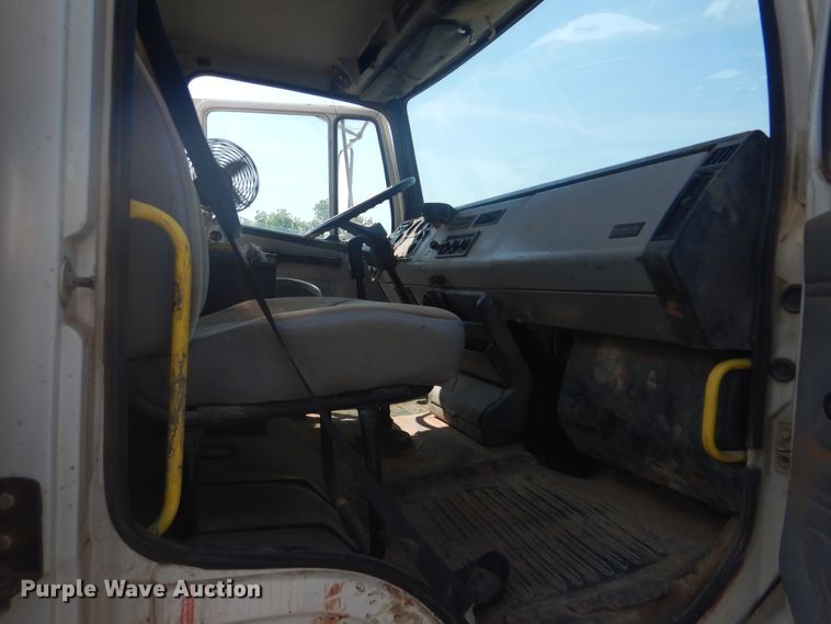 image for item DG8635 2000 Freightliner FL80  water truck