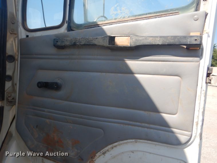 image for item DG8635 2000 Freightliner FL80  water truck