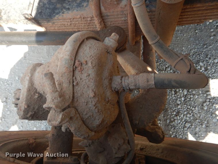 image for item DG8635 2000 Freightliner FL80  water truck