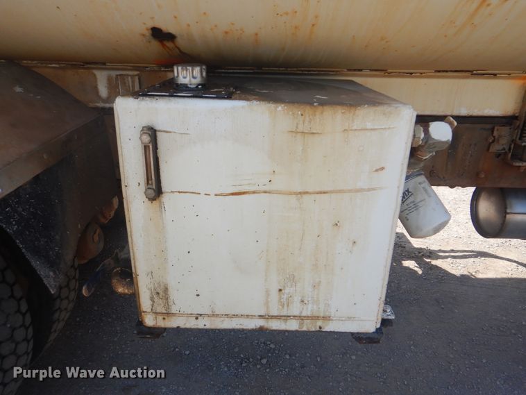 image for item DG8635 2000 Freightliner FL80  water truck