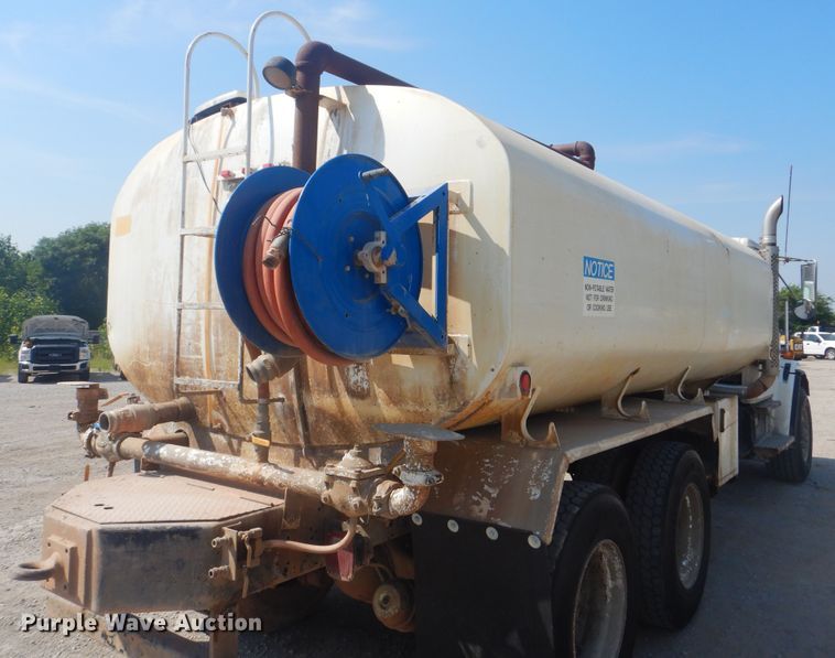 image for item DG8635 2000 Freightliner FL80  water truck