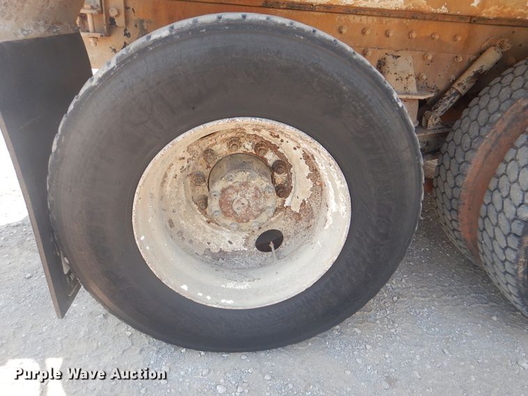 image for item DG8635 2000 Freightliner FL80  water truck