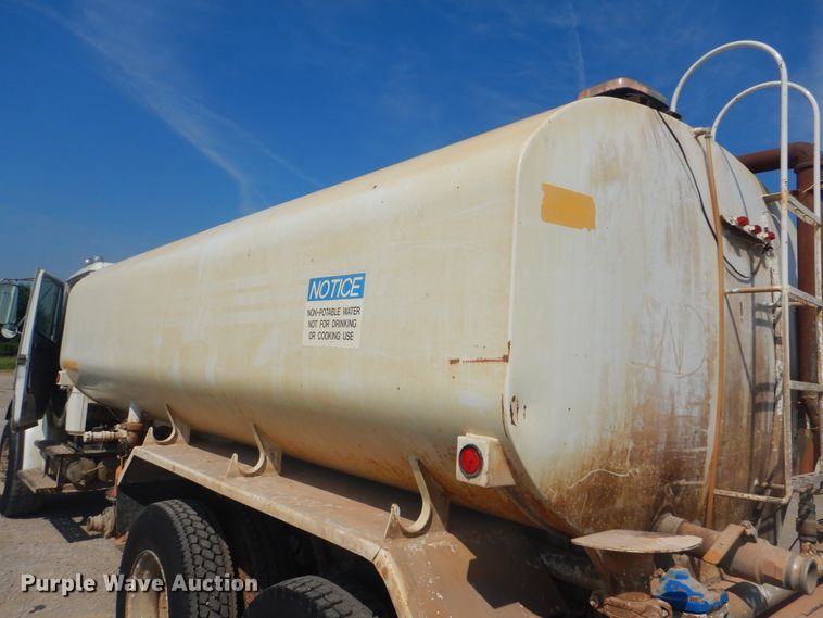 image for item DG8635 2000 Freightliner FL80  water truck