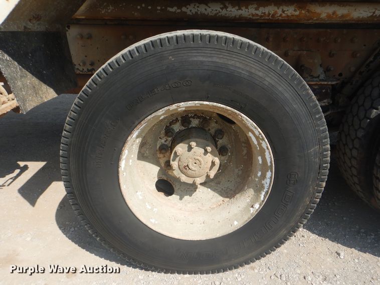 image for item DG8635 2000 Freightliner FL80  water truck