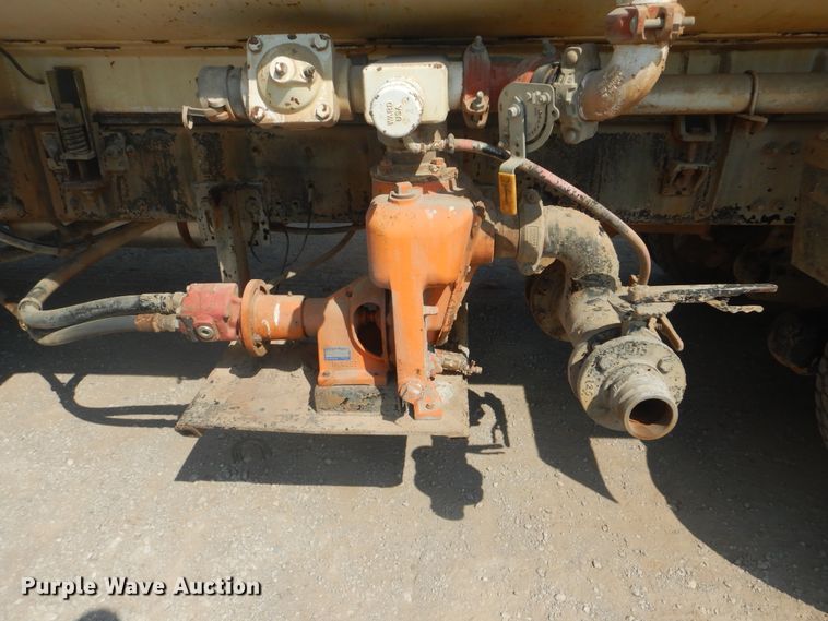 image for item DG8635 2000 Freightliner FL80  water truck