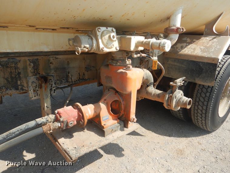 image for item DG8635 2000 Freightliner FL80  water truck