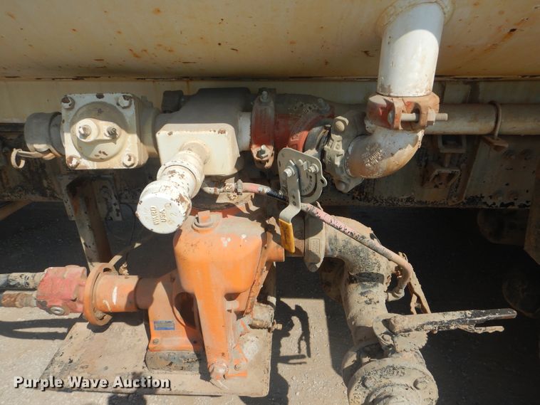 image for item DG8635 2000 Freightliner FL80  water truck