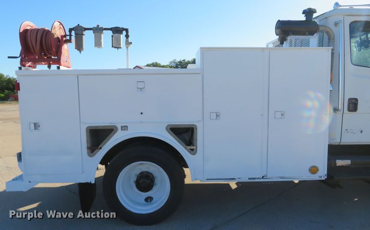 image for item DH1013 2000 Freightliner FL70  service truck