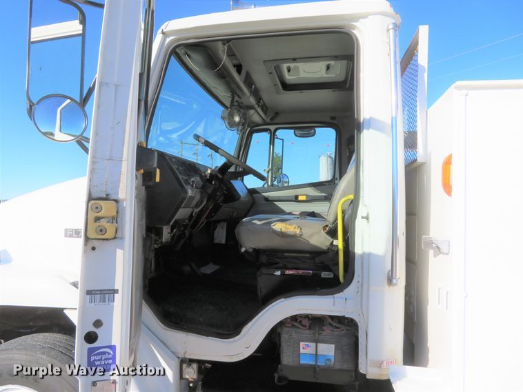 image for item DH1013 2000 Freightliner FL70  service truck