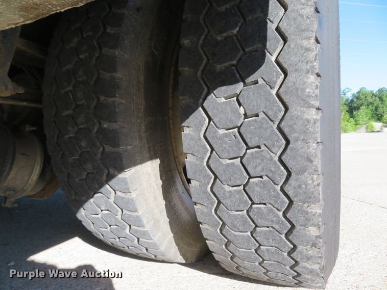 image for item DH1013 2000 Freightliner FL70  service truck