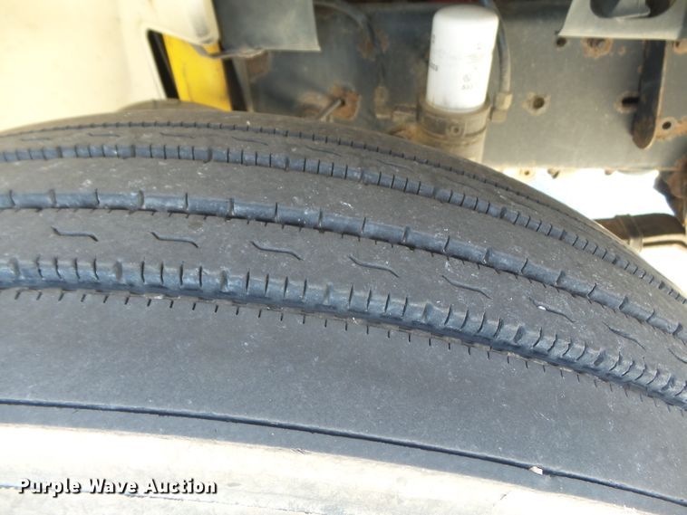 image for item DH3779 2001 Freightliner FL70  box truck