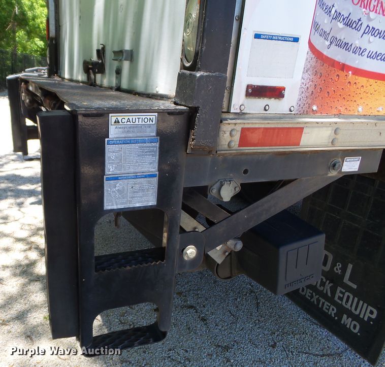 image for item DH3779 2001 Freightliner FL70  box truck