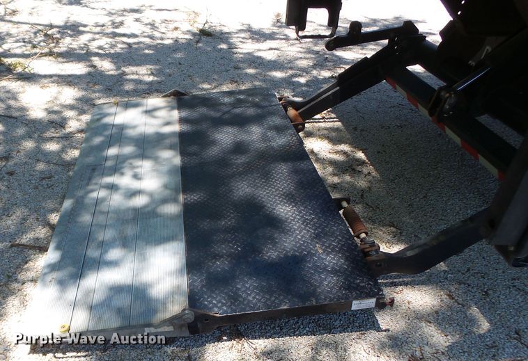 image for item DH3779 2001 Freightliner FL70  box truck